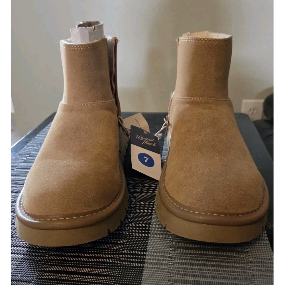 Universal Thread Shearling Style Boots Womens Size 7 Tan Faux Fur Memory Foam